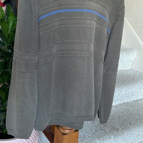 DKNY Vintage Fall Green Sweater with Blue Accent - Picture 5 of 11